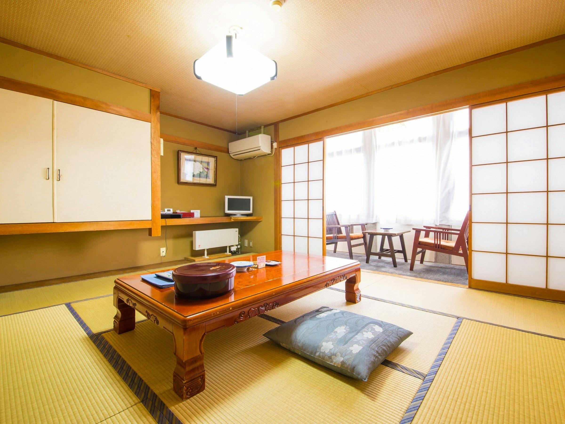 ห้องสไตล์ญี่ปุ่น 8 เสื่อทาทามิ + ระเบียงกว้าง (1-4 ท่าน)