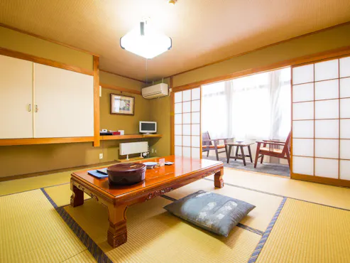 ห้องสไตล์ญี่ปุ่น 8 เสื่อทาทามิ + ระเบียงกว้าง (1-4 ท่าน)