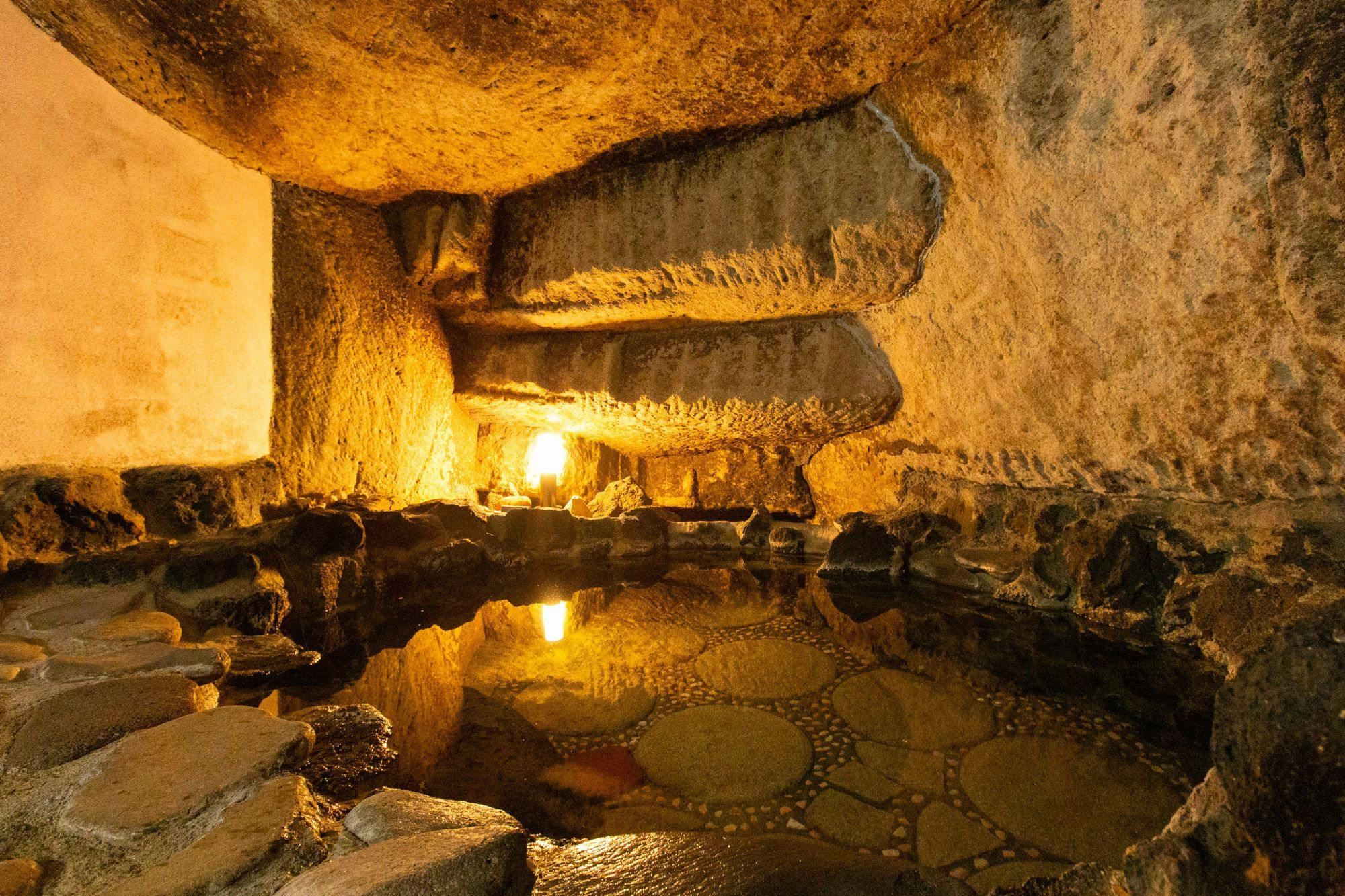 ออนเซ็นถ้ำ