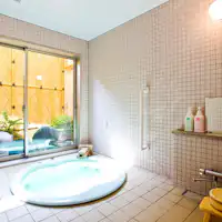 อ่างอาบน้ำส่วนตัวพร้อมจากุซซี่