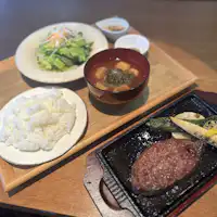 Makan malam steak misuji (bagian daging sapi yang langka)