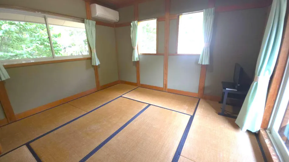 Shikagatsubo Camp Field