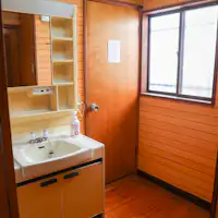 세면대는 2곳에 있습니다.