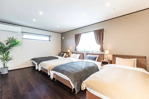 침실 1 / 싱글 침대 4개