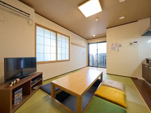 1층: 거실(이불 1세트)