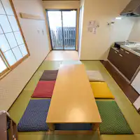 1층: 거실(이불 1세트)