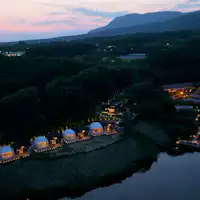 วิวพาโนรามาและภูเขาอากางิยามะในยามค่ำคืน