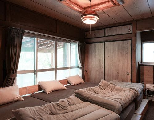 2つ目の寝室、シングルベッド3台