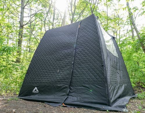 ロウリュで100度近くになるテントサウナ