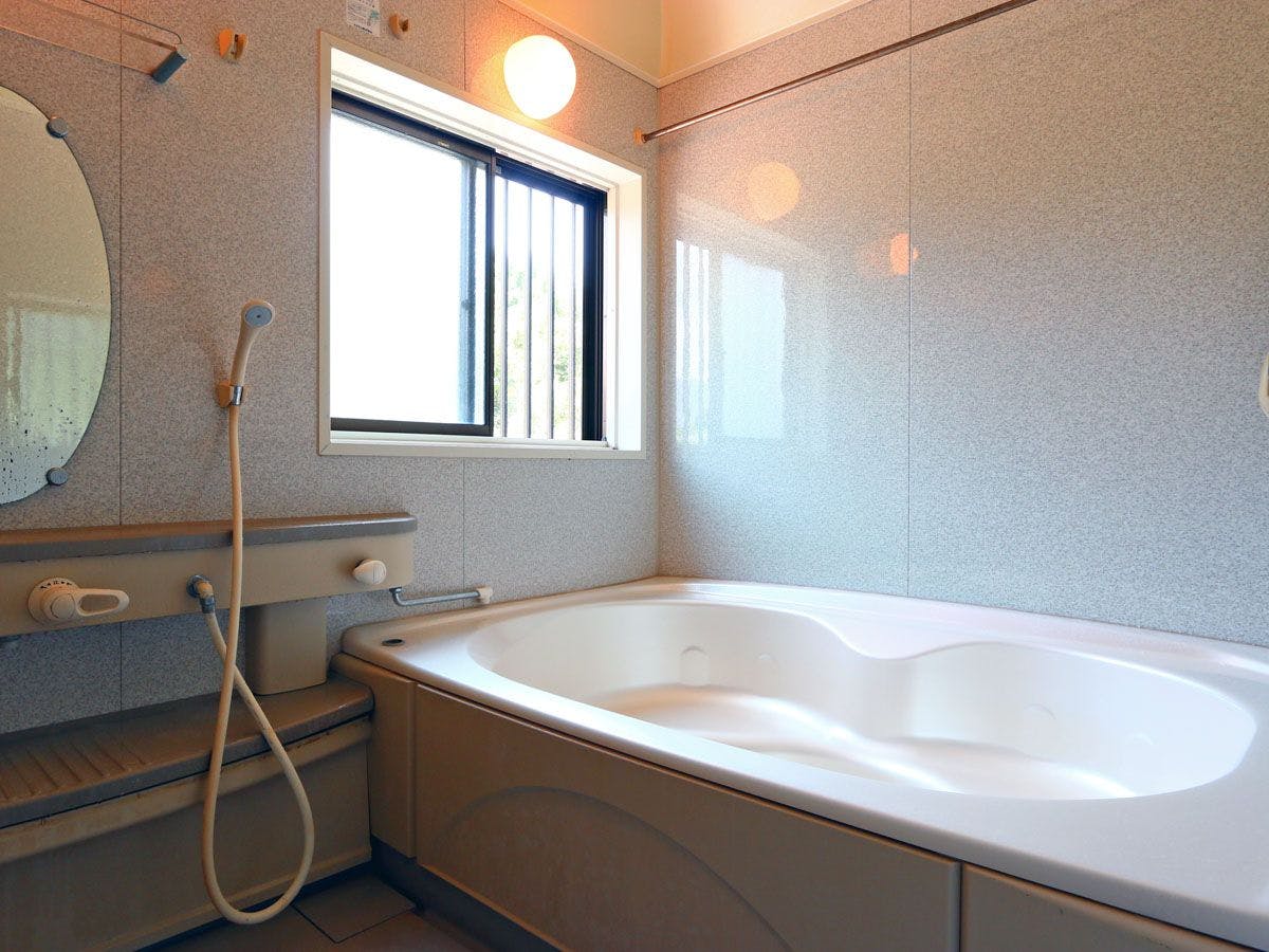 Kamar mandi*