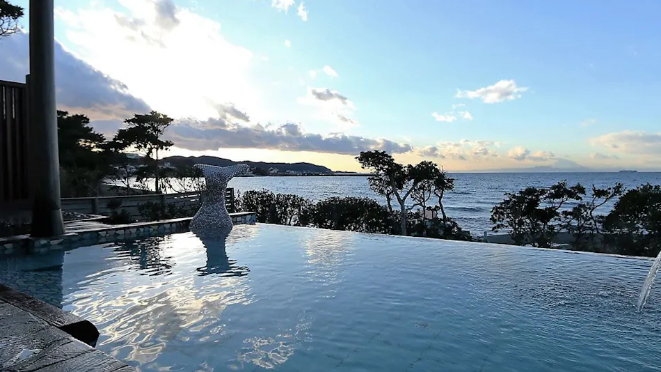 Natural Onsen Mermaid's Bath Ryokan Kaikozu