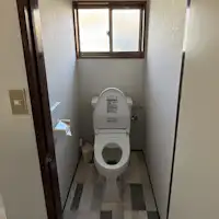 ห้องน้ำชั้น 1 ของอาคารเสริม เพิ่งรีโนเวทเสร็จใหม่ๆ