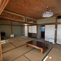 ห้องพักขนาดใหญ่ชั้น 1 ของอาคารหลัก สามารถใช้เวลาร่วมกันได้ทุกคน