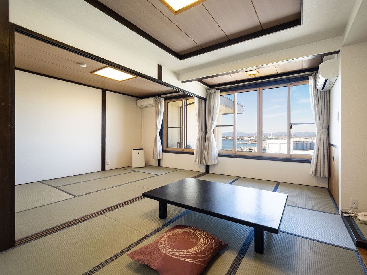 ห้องสไตล์ญี่ปุ่น 6 เสื่อทาทามิ + ห้องสไตล์ญี่ปุ่น 7.5 เสื่อทาทามิ (ไม่มีห้องน้ำ)