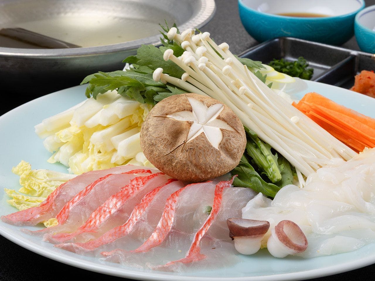 ตัวอย่างชาบูซีฟู้ดหนึ่งชุด