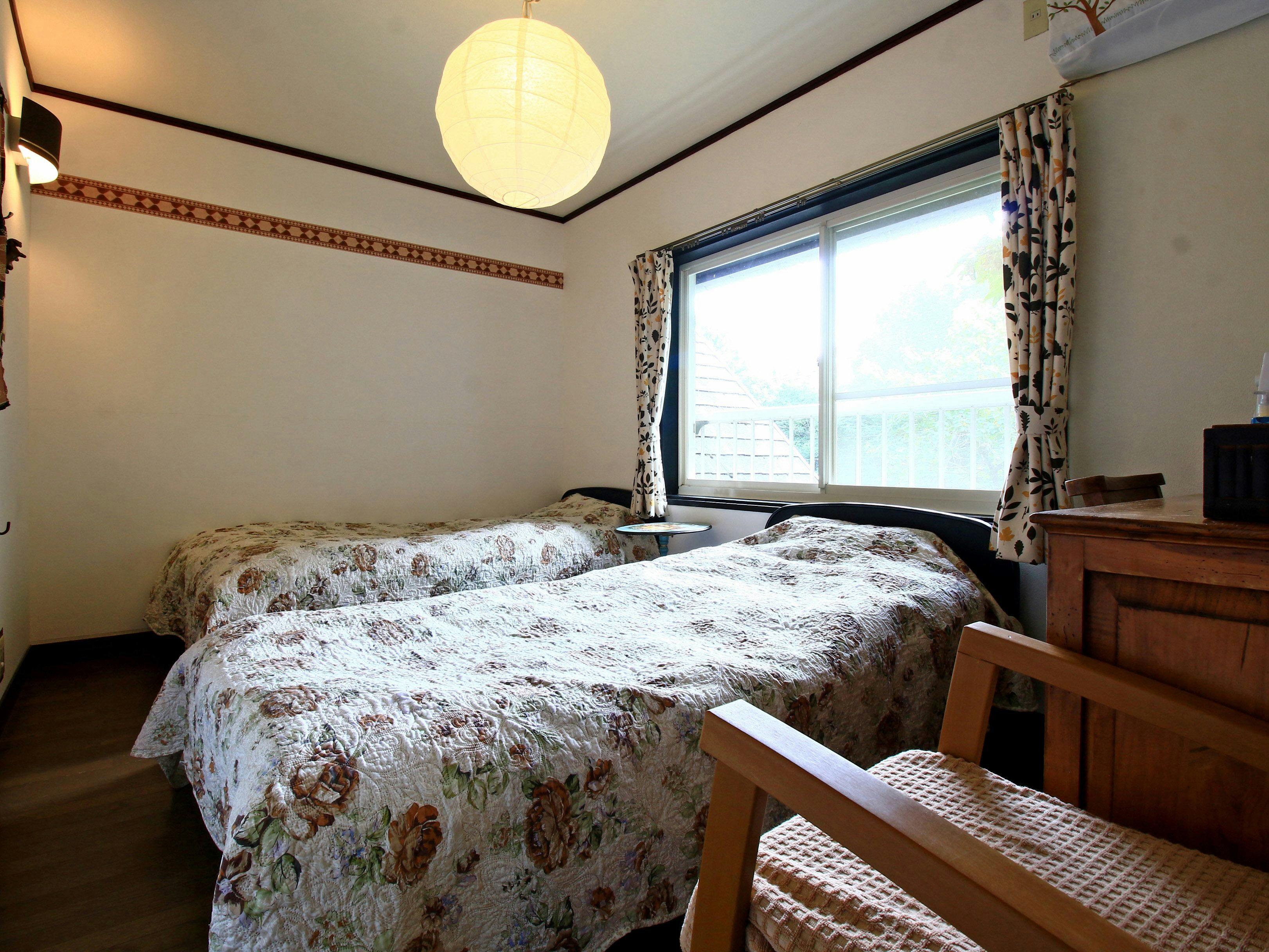 Forest Hideaway Inn Sheep