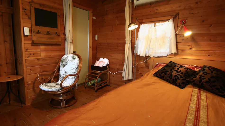 Forest Hideaway Inn Sheep