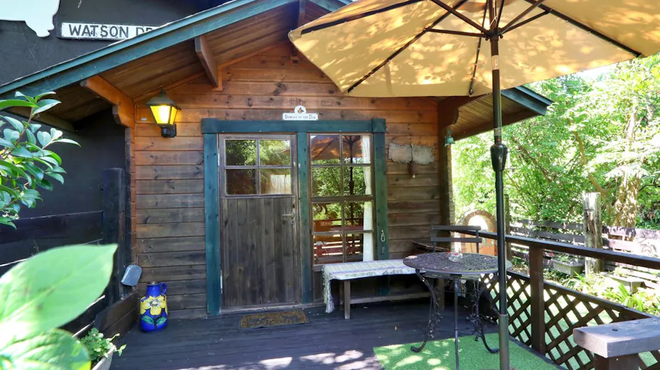 Forest Hideaway Inn Sheep