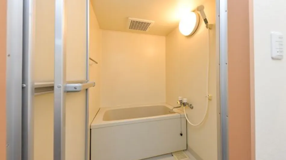 Accommodation with No Meals Included: Yurakuza
