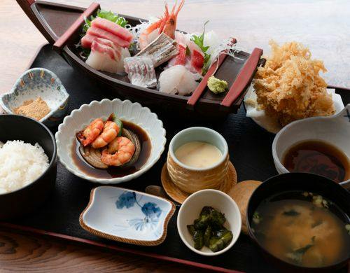 味くらべ様・＃石田節子限定刺身定食