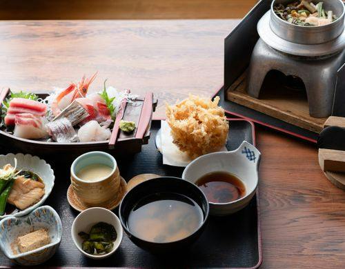 味くらべ様・釜めし定食
