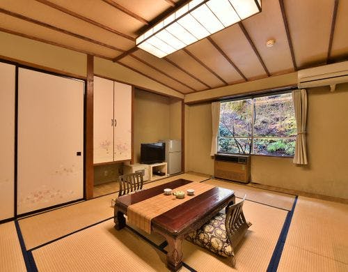 和室10畳（バス・トイレ付）