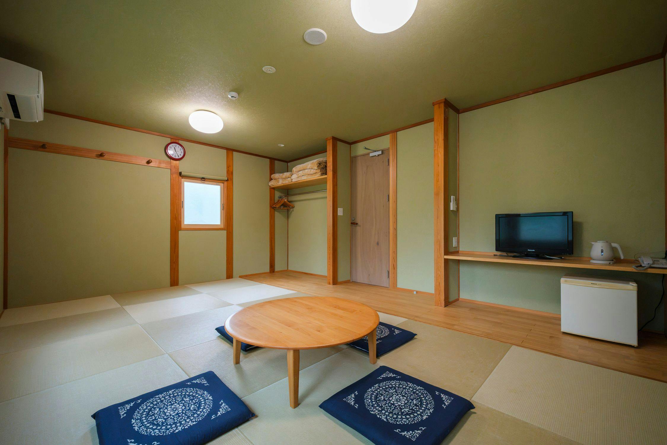 Natural Hot Spring  Dinosaur Inn & SPA