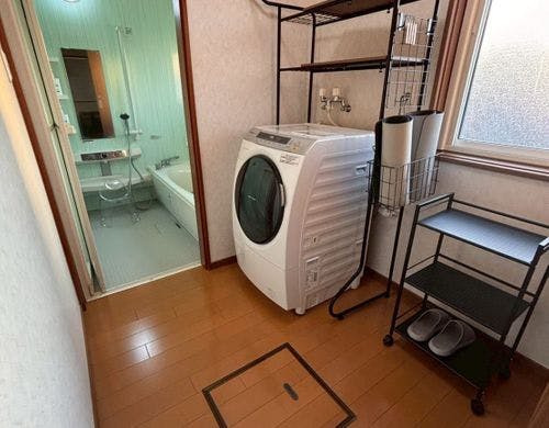 洗濯機付きの脱衣スペース