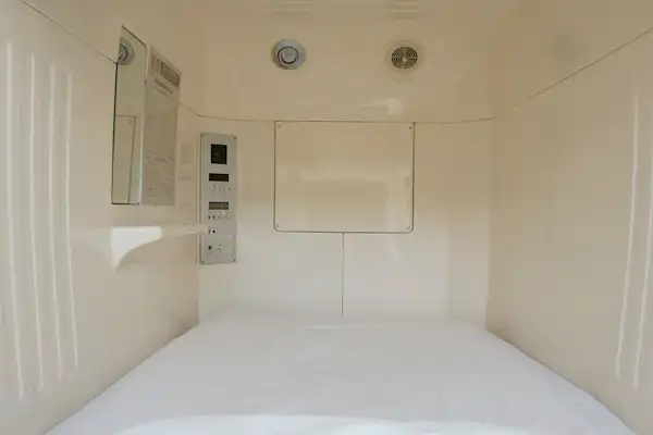 Interior kamar kapsul