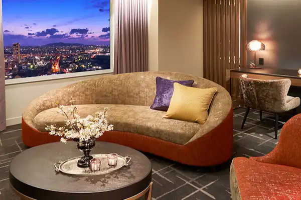 Phòng Junior Suite với phòng ăn