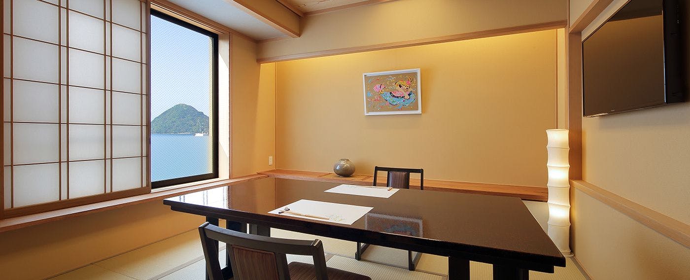 料亭街「京小路（みやここうじ）」