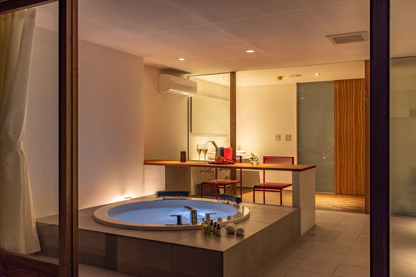 别馆独立房_特大床_按摩浴缸