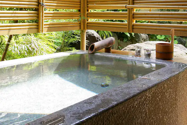 ห้องพักพร้อมออนเซ็นกลางแจ้ง