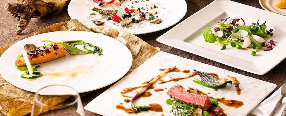 Contoh masakan Prancis kreatif di restoran 'La Bélière' (menu berubah setiap bulan)