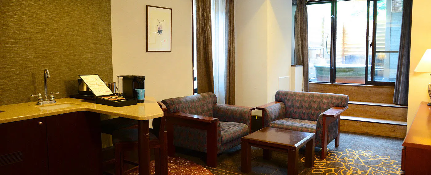 Dari Kamar dengan pemandian terbuka di teras, Anda dapat menikmati pemandangan Gunung Asama yang megah jika cuaca cerah.