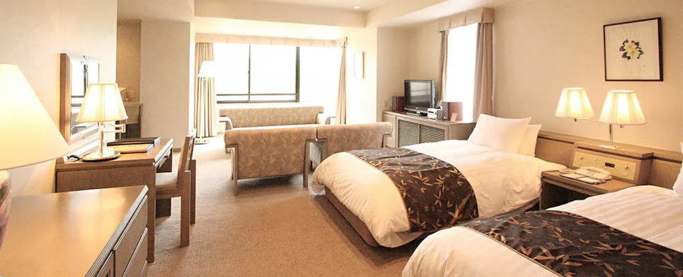 Kamar tipe biasa (tanpa pemandian terbuka) juga memiliki luas yang nyaman seperti suite villa.