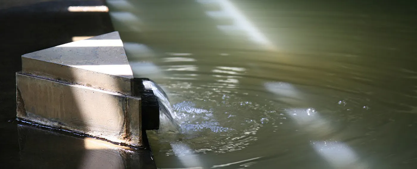 Mata air panas yang melimpah dari kaki Gunung Asama