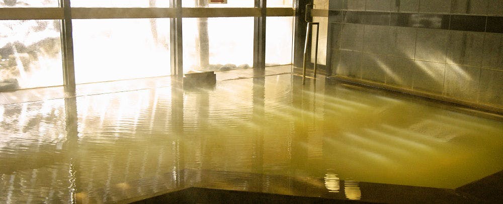 Pemandian air panas kecantikan kulit salju.