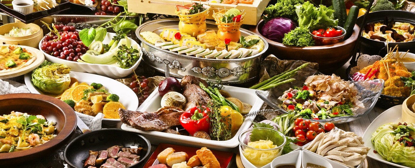 Buffet musiman secara rutin menyediakan menu baru.