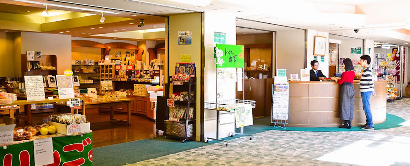 Di toko Hotel, kami menyediakan berbagai makanan khas dari Shinshu Nagano dan Joshu Gunma.