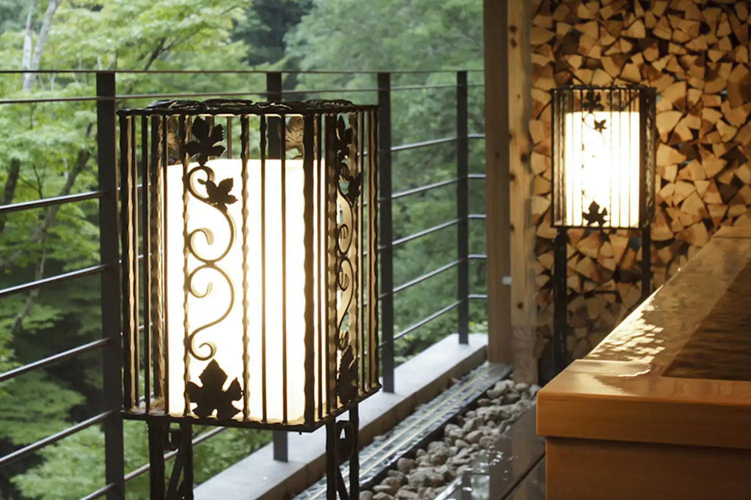 ตัวอย่างห้องพักพร้อมออนเซ็นกลางแจ้ง