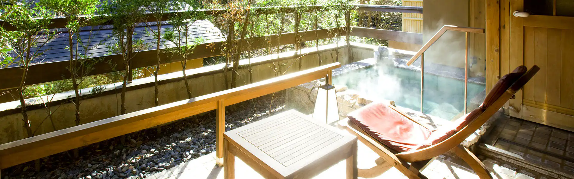 露天風呂付客室一例