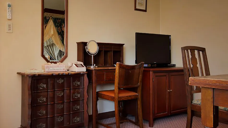 Kaede-an: All Rooms with Private Open-Air Bath, British Antique Hotel