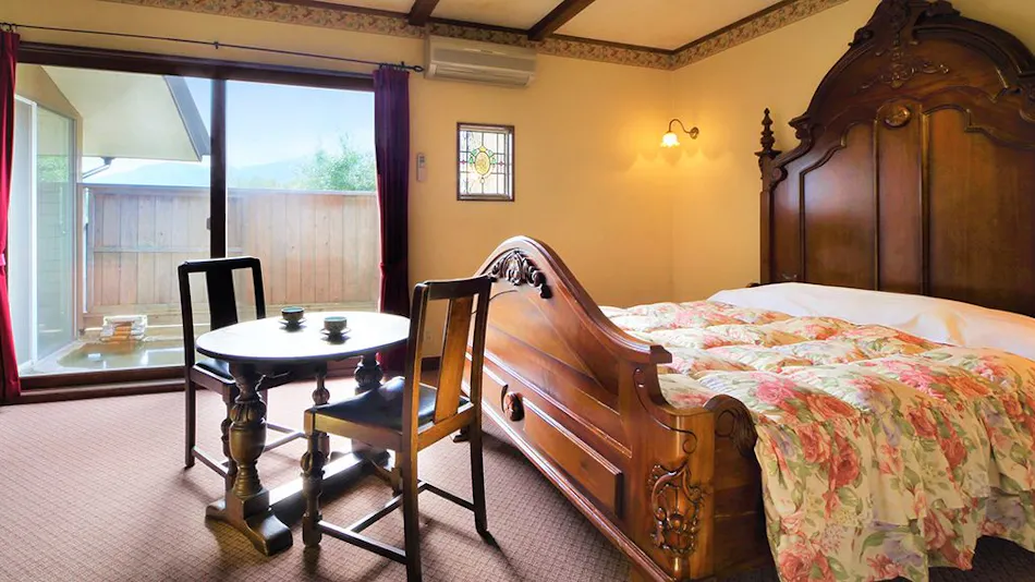 Kaede-an: All Rooms with Private Open-Air Bath, British Antique Hotel