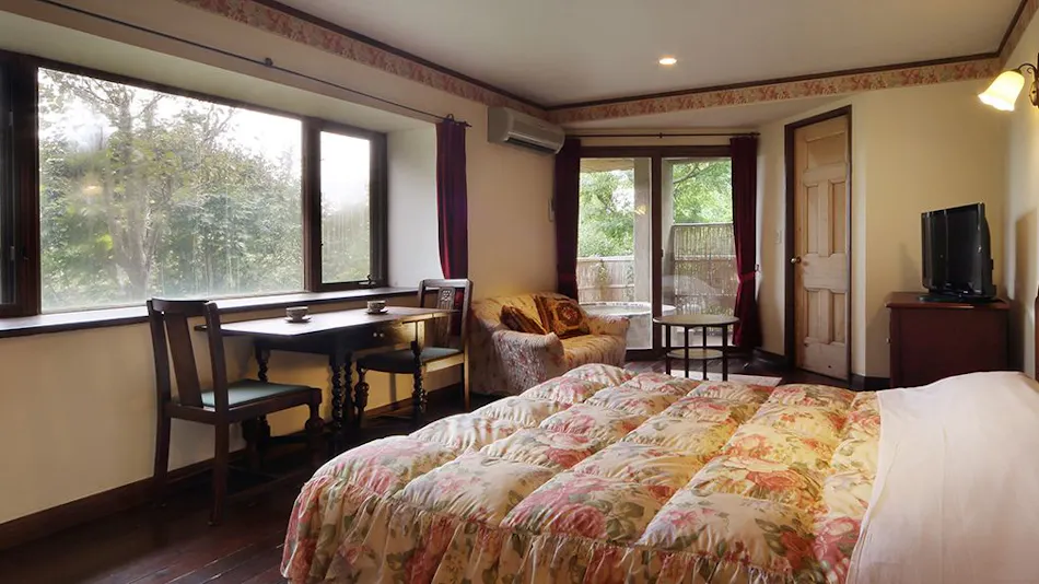 Kaede-an: All Rooms with Private Open-Air Bath, British Antique Hotel