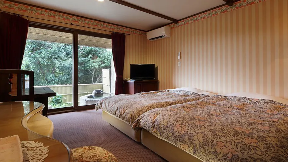 Kaede-an: All Rooms with Private Open-Air Bath, British Antique Hotel