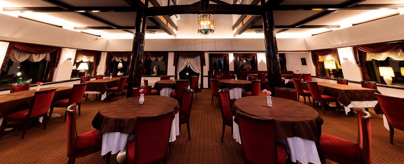 ห้องอาหารหลัก "Le Plateau"