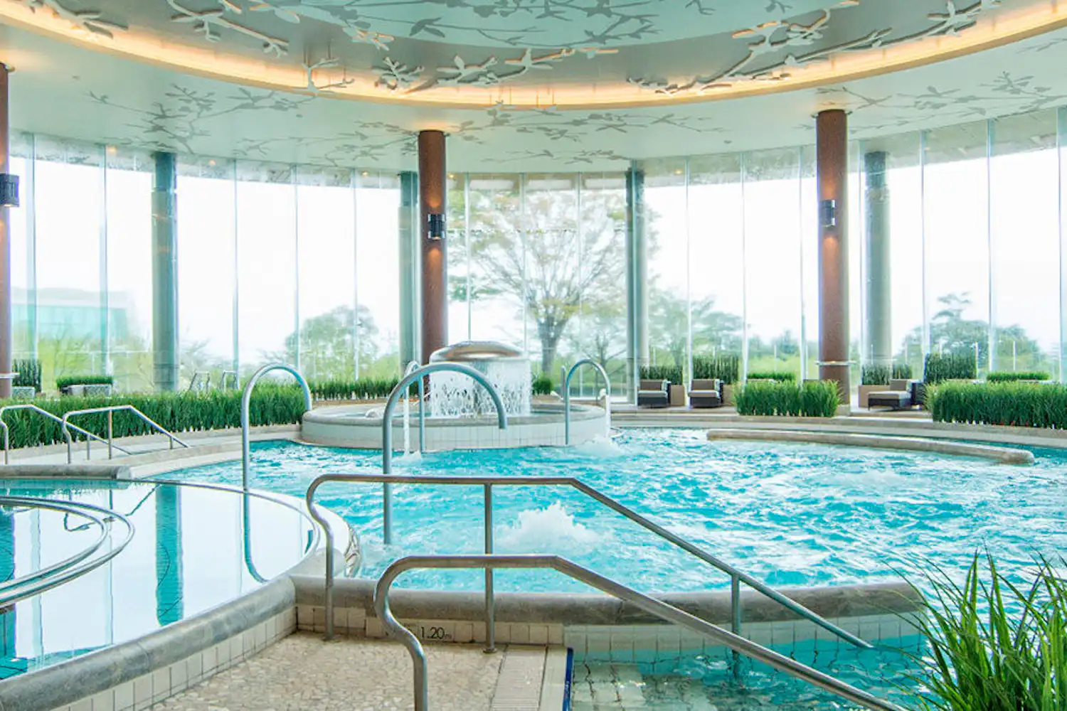 สระว่ายน้ำ