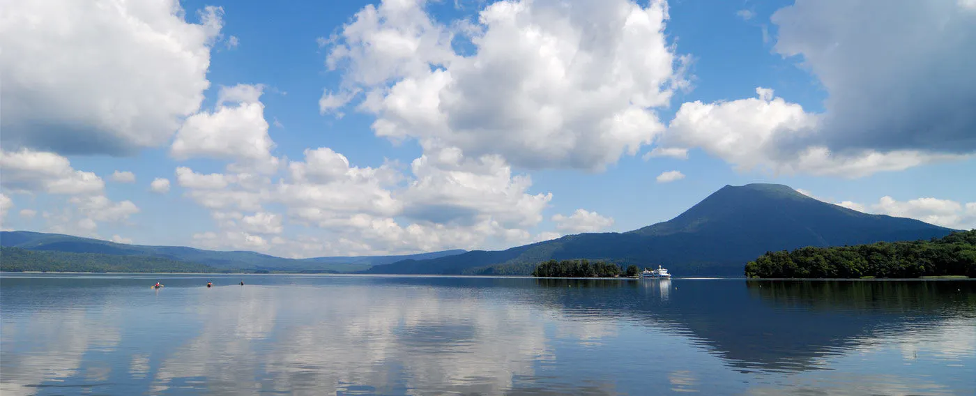 Lake Akan and Mount Oakan / Summer