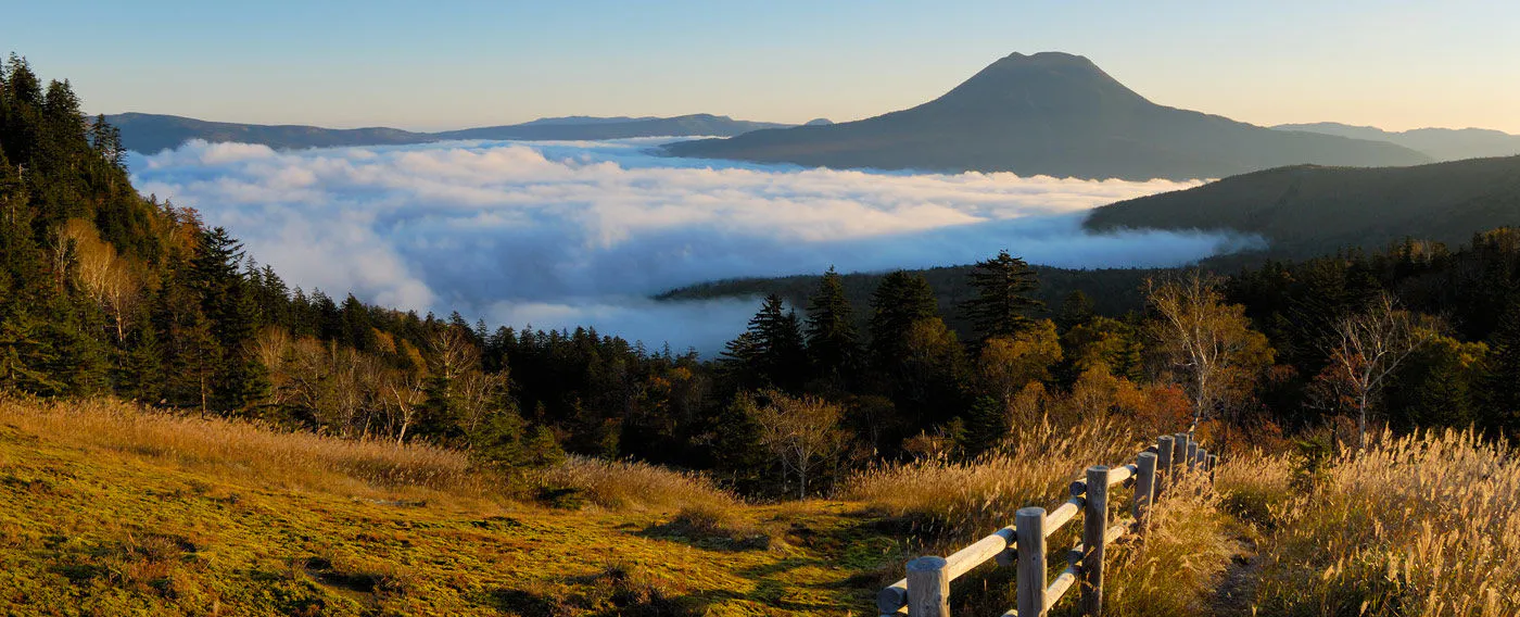 The sea of clouds stretching from Mount Shirotaki to Lake Akan.